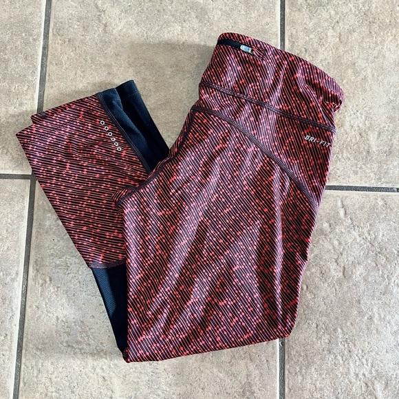 Nike Medium Cropped Dri Fit Red Black Workout Leggings Pants Athleisure Gym Yoga - Picture 7 of 10